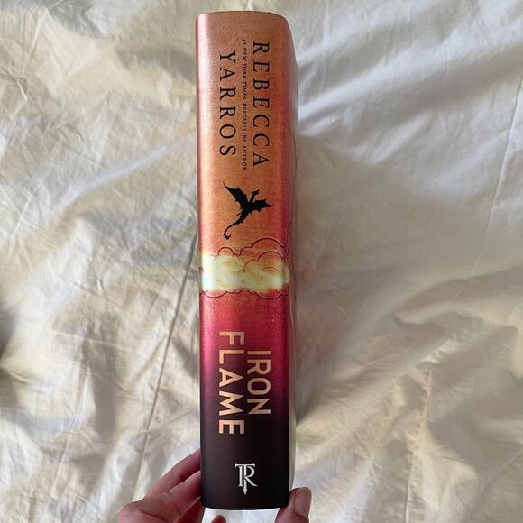 Iron Flame (The Empyrean Book 2) by Rebecca Yarros Limited Edition - Picture 4 of 6